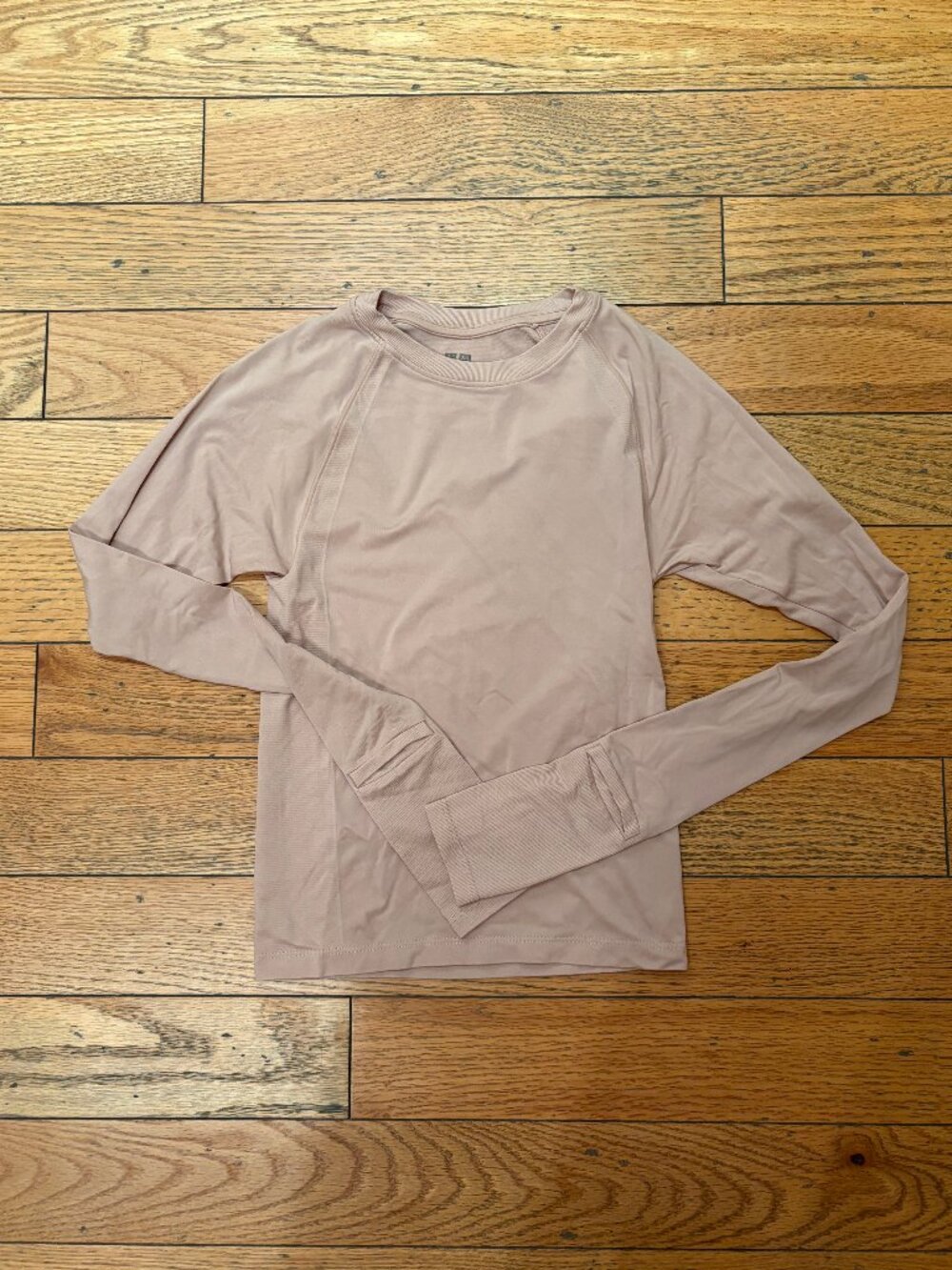 Uniqlo Airism Long Sleeve Cropped Shirt with Thumb Holes